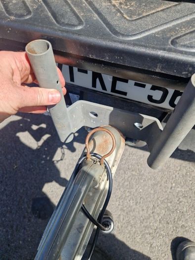 tow bar bike rack bolts to towbar