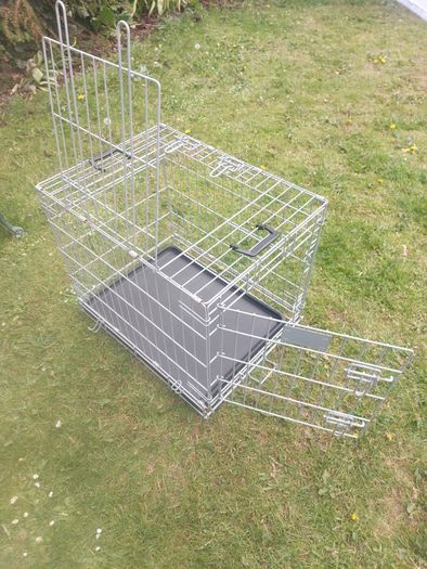 Medium dog crate.