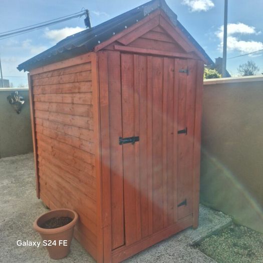 Fantastic shed genuine reason for sale Polystyrene roof fitted