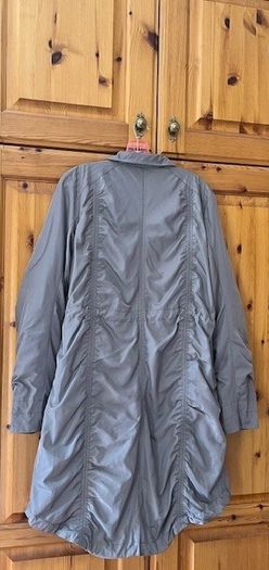 Dutch Brand Yaya Coat Jacket Ladies. Medium. Sage Green / Khaki. Satin Finish.  Detachable hood. Excellent. Proceeds To Medecins Sans Frontieres.