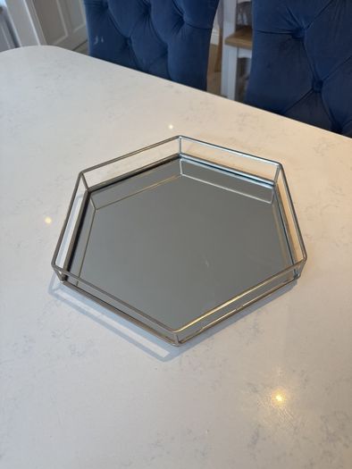 Mirrored tray