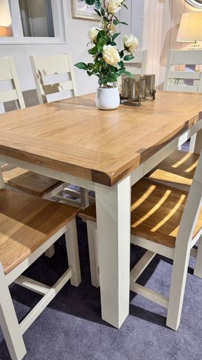 Oak Extendable Dining Table Brand New