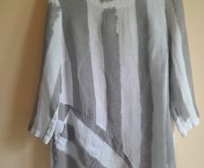 Q'neel White with grey top  90% Linen.New