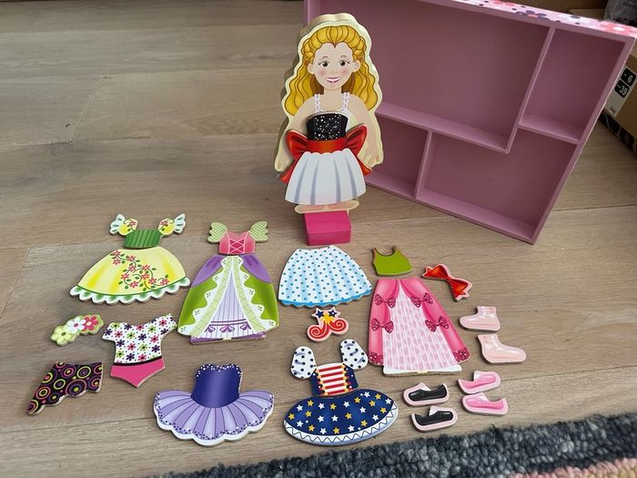 Melissa and Doug Dress doll magnetic