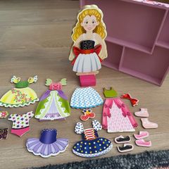 Melissa and Doug Dress doll magnetic