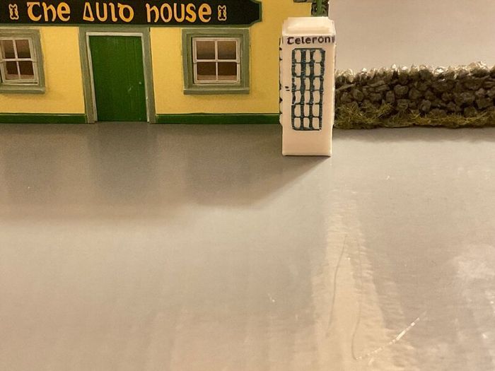 Irish model telephone box (1:72) - railway many available