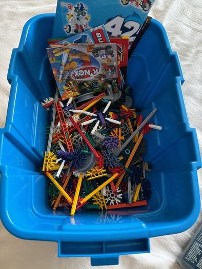 K'Nex Bundle with Storage Tub and Instruction Booklets
