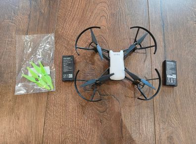 DJI Tello flycam with 2 batteries