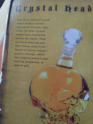 new 1000ml fill skull decanter plus 4 skull shot glasses