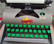 Vintage Childs Lilliput typewriter