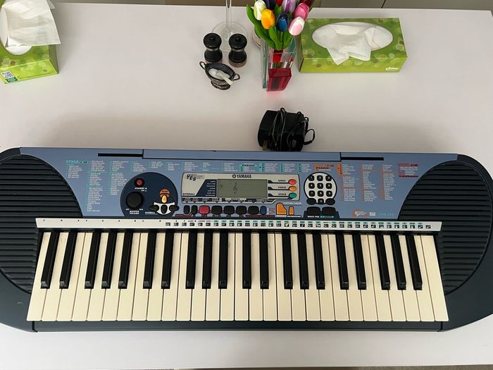 Yamaha PSR-140 portable electronic keyboard
