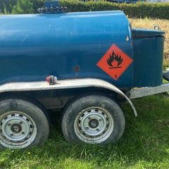 Twin axle diesel bowser with battery powered pump