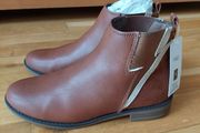 Girl's boots
