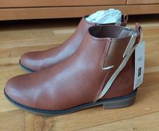 Girl's boots