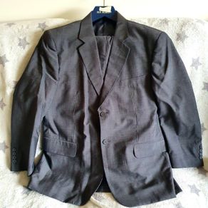 Via Veneto Men's Suit 32w