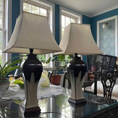 2 table lamps