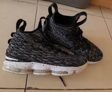 nike LeBron 15