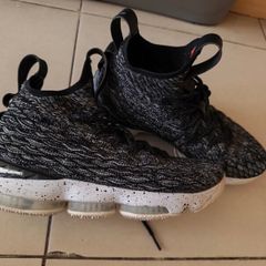 nike LeBron 15