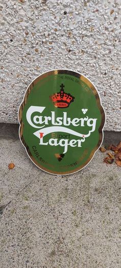 carslberg enamel sign ,very nice condition, sold as is,,lovely advertising display item for any man cave pub restaurant etc etc,,buyer collects or pays postage thank you,,