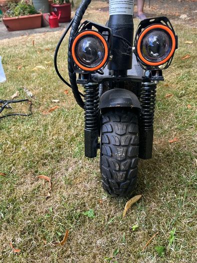 Kugoo M4 e-scooter with fold down seat - used twice