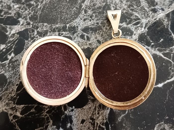 9ct Gold Locket