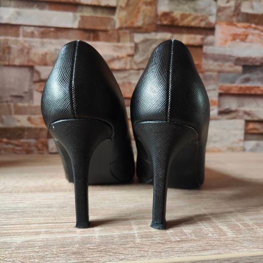 Black heels, size 6