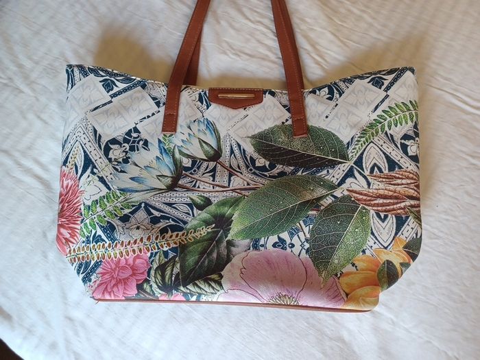 Handbag