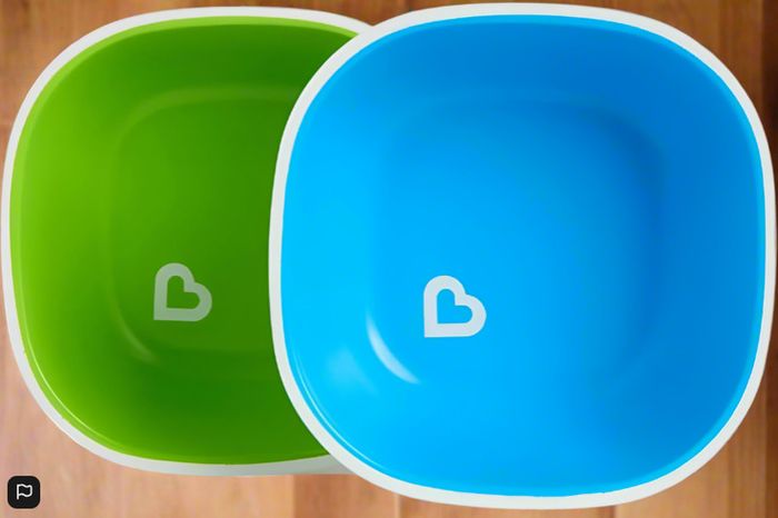 Munchkin Splash Bowls With Non Slip Base  (2 Pack 1 Blue 1 Green)