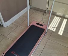 Pink treadmill 1-10km/hr - like new!