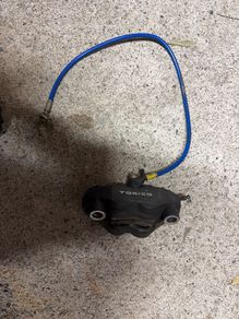 brake caliper front right gsxr 750 L0