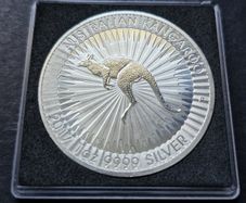 1 oz silver KANGAROO 2017 1 Dollar coin in Square capsule.