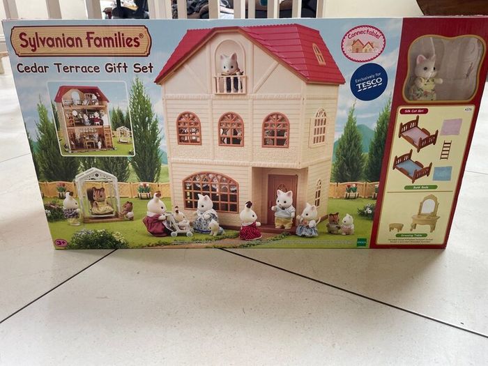 Sulvanian Families Cedar Terrace Gift Set NEW