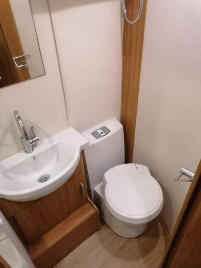 Lunar Lexon 560 4 Berth Caravan 2010
