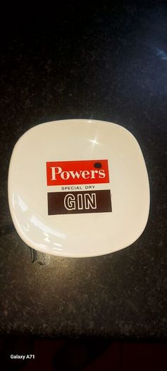 Powers Gin Ashtray, 1960s,70s,nice condition see pictures for condition ,sold as is ,price includes free shipping, thank you, collectors item, hard to come by.