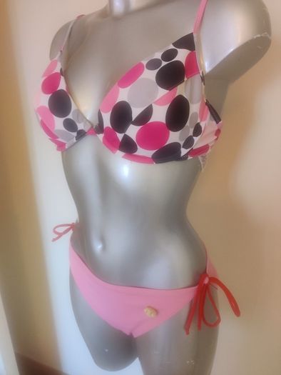 Dunnes Stores 3 pieces bikini top and 2 bottoms size UK16/18 EU44/46 cup 38C EU85C Postage included
