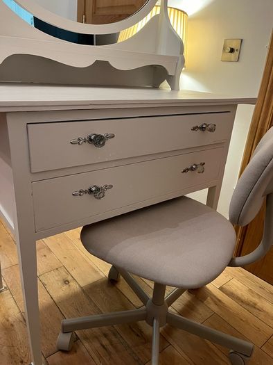 antique dressing table