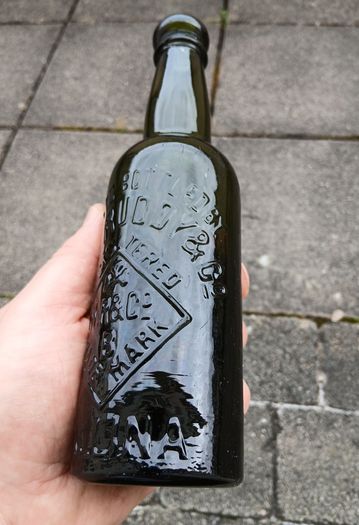 Hugh Ruddy & Co Ballina bottle