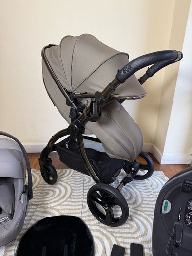 Full Egg 3 travel system Cybex car seat and isofix base