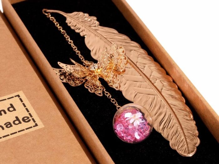 Toirxarn Metal Feather Bookmark Xmas Gift Christmas Present for Women Mum Ladies Her Girl Grandma Teacher Sister Wife MULTIPLE COLOURS AVAILABLE (FREE POSTAGE)