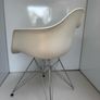 White office chair Image 3