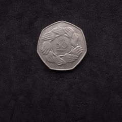 Great Britain : 1973 Commemorative 50p Coin - Circle of Hands
