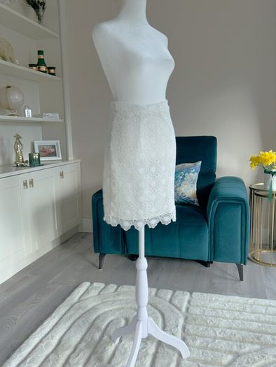 Ladies White Lace Mini Skirt from Lipsy London Love Michelle Keegan