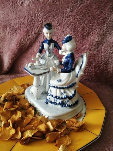 Large porcelain  Figurine by Leonardo Collection
