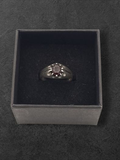 Vintage 925 Sterling Silver & Garnet Ring, London 1976