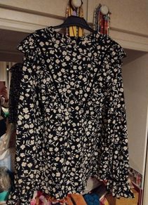 Floral Blouse with ruffle size 14