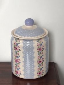 The Pottery Yard Handmade Airtight Biscuit Jar