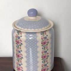 The Pottery Yard Handmade Airtight Biscuit Jar