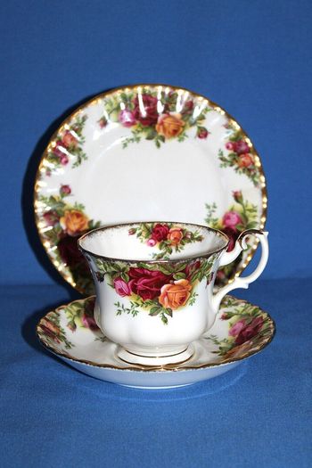 Royal Albert "Old Country Roses"   21 pcs Tea Set