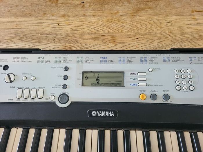 Yamaha YPT-200 Piano Keyboard