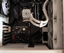 Gaming Pc Setup, MSI 240hz Monitor, Ryzen 7 x3d, 32 GB Ram